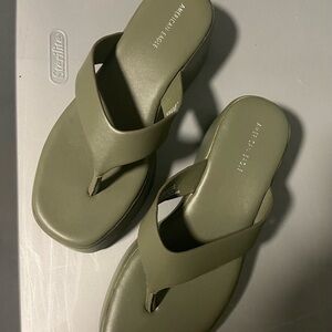 American Eagle women’s shoes